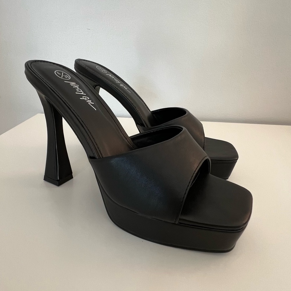 Brand new Flute High Heels Sandals